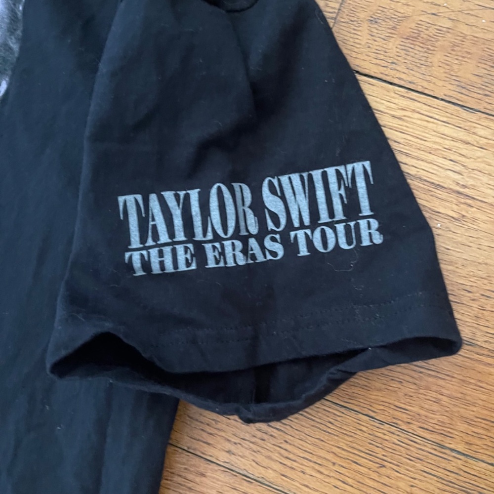 Taylor Swift - THE ERAS TOUR - BLACK T-SHIRT - Picture 5 of 8